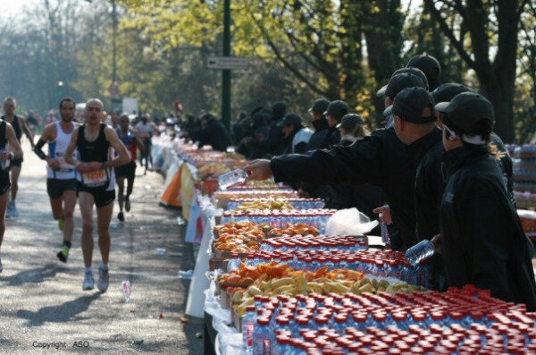 Ambiance ravitaillement et bénévoles